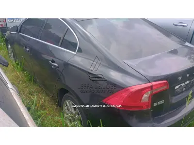 LOTE 001 - UM VEÍCULO MARCA I/VOLVO S60 2.0 T5 DYNA, PLACAS IYY-0038, ANO/MODELO 2011/2012, COR PRETA, GASOLINA