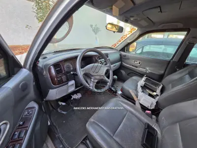 LOTE 001 - :I/MMC PAJERO SP. 4X4 SE, PLACAS IKQ1317, ANO/MODELO 2002, COR  PRATA, RENAVAM 781502578.