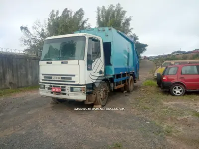 LOTE 001 - UM CAMINHÃO COMPACTADOR DE LIXO, MARCA IVECO, MODELO  EUROCARGO 170E22, COR BRANCA, PLACAS ISF-8933, ANO/MODELO 2011/2011, RENAVAM 00344732479