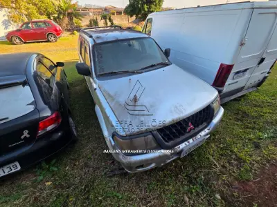 LOTE 001 - :I/MMC PAJERO SP. 4X4 SE, PLACAS IKQ1317, ANO/MODELO 2002, COR  PRATA, RENAVAM 781502578.