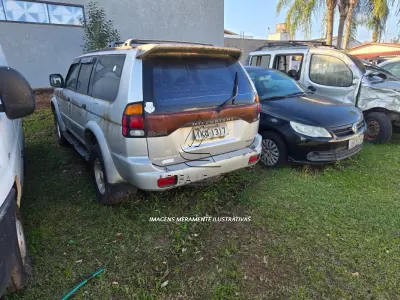 LOTE 001 - :I/MMC PAJERO SP. 4X4 SE, PLACAS IKQ1317, ANO/MODELO 2002, COR  PRATA, RENAVAM 781502578.