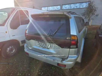 LOTE 001 - :I/MMC PAJERO SP. 4X4 SE, PLACAS IKQ1317, ANO/MODELO 2002, COR  PRATA, RENAVAM 781502578.