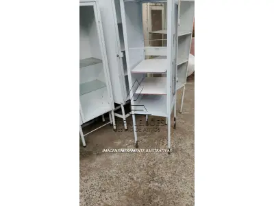 LOTE 009 - CINCO ARMÁRIOS