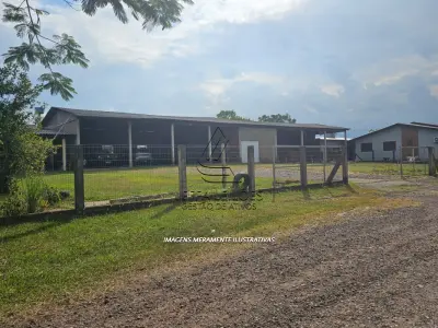 LOTE 001 - UM TERRENO COM EDIFICAÇÃO, MEDINDO 1200M² (40MX30M), NA RUA JOÃO BORGES DELFINO, SANTO ANJO DA GUARDA, ÀS MARGENS DA BR-101, TRÊS CACHOEIRAS/RS.