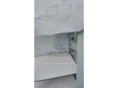 LOTE 009 - CINCO ARMÁRIOS