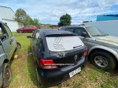 LOTE 001 - Um veículo VW/Gol, Placas IQS 2139, ano e modelo 2010, cor preta, flex, Renavam 00203766156, chassi 9BWAA05U2AT245725.