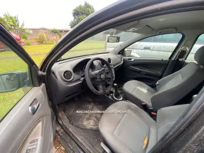 LOTE 001 - Um veículo VW/Gol, Placas IQS 2139, ano e modelo 2010, cor preta, flex, Renavam 00203766156, chassi 9BWAA05U2AT245725.