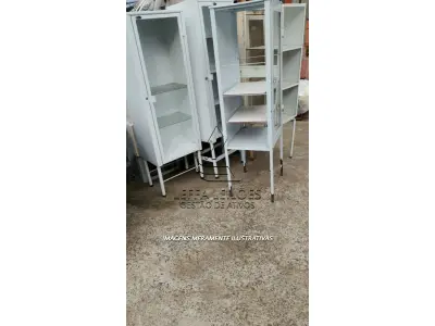 LOTE 009 - CINCO ARMÁRIOS