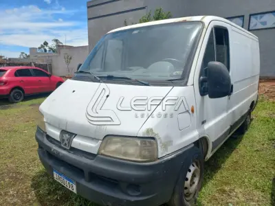 UM VEÍCULO PEUGEOT/BOXER F330C 23S, COR BRANCA, PLACAS IRG0I98, ANO/MODELO 2010/2011, RENAVAM 253719666