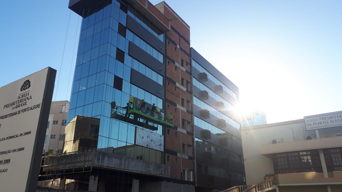 3 Salas Comerciais, no Edificio Comercial San Martin, no Bairro Santana em Porto Alegre/RS