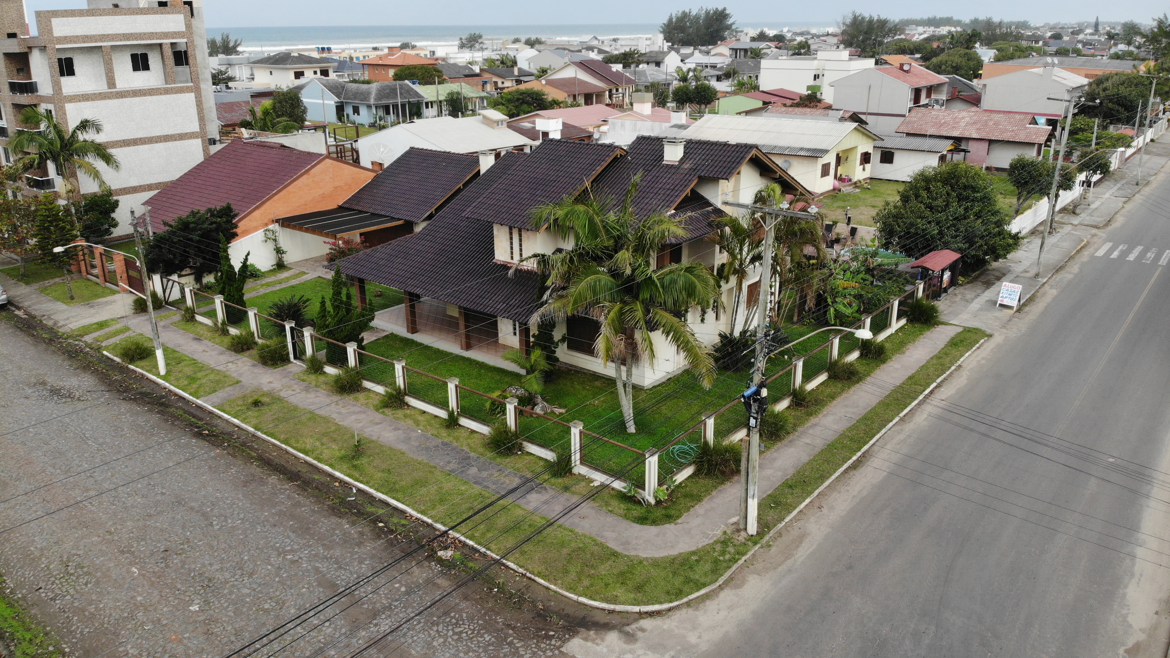 Dois Terrenos, Lote 01 e 02 da quadra C, com casa de alvenaria com dois pavimentos, na praia Verde Mar em Arroio do Sal/RS