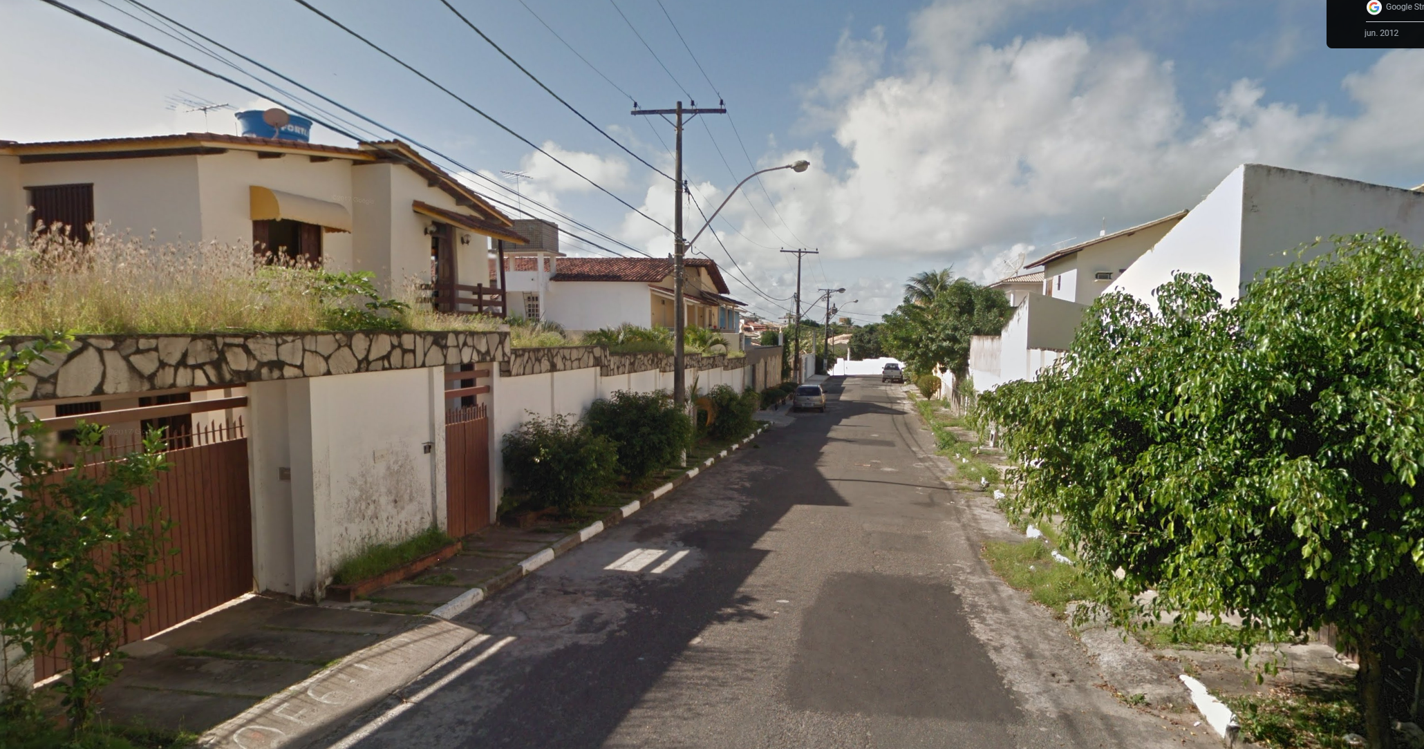 Uma casa e terreno na Rua Praia de Bertioga, nº 57, Loteamento Vilas do Atlântico, 3ª Etapa, Quadra E-05, Lote 17, na cidade de Lauro de Freitas/BA