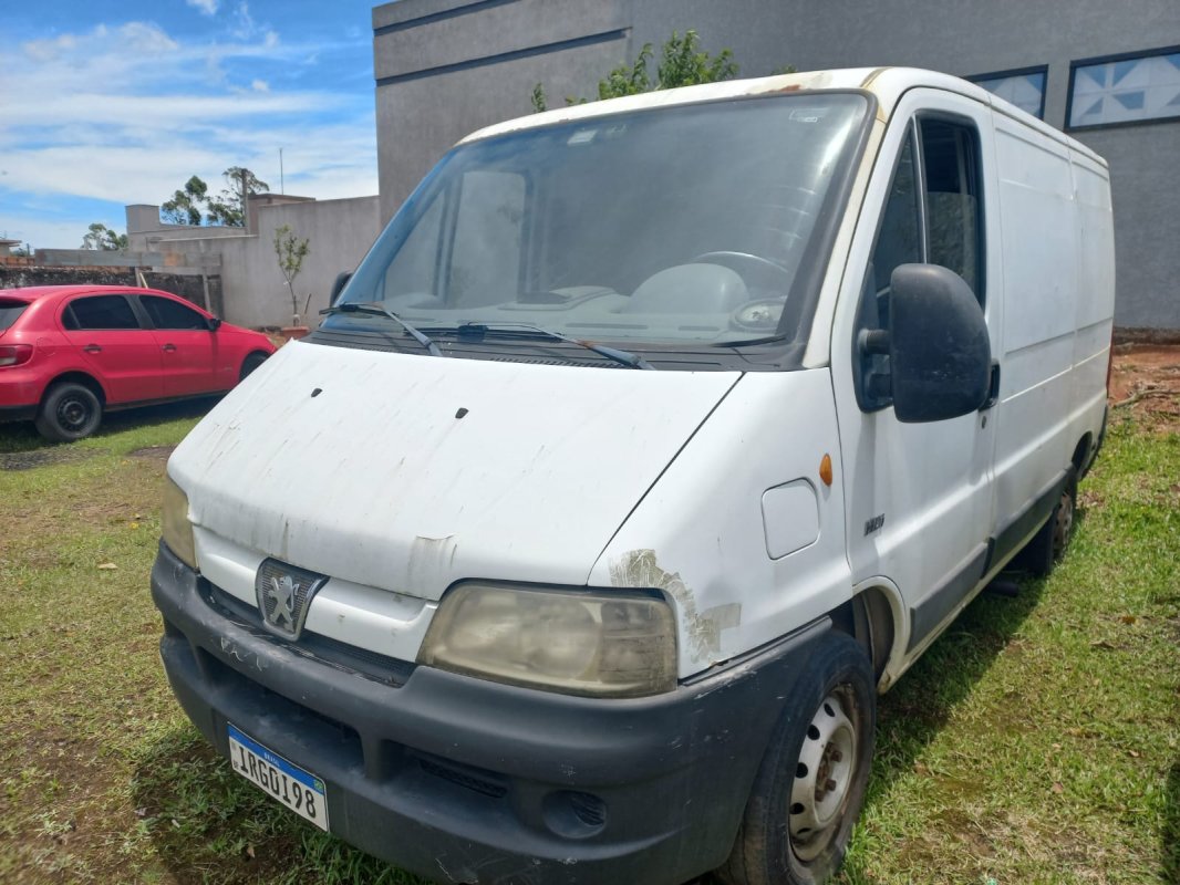 Foto de UM VEÍCULO PEUGEOT/BOXER F330C 23S, COR BRANCA, PLACAS IRG0I98, ANO/MODELO 2010/2011, RENAVAM 253719...