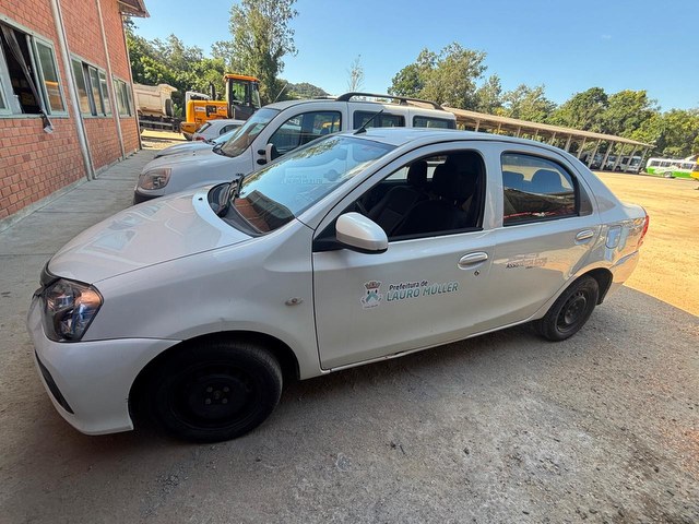 LOTE 025 - TOYOTA ETIOS