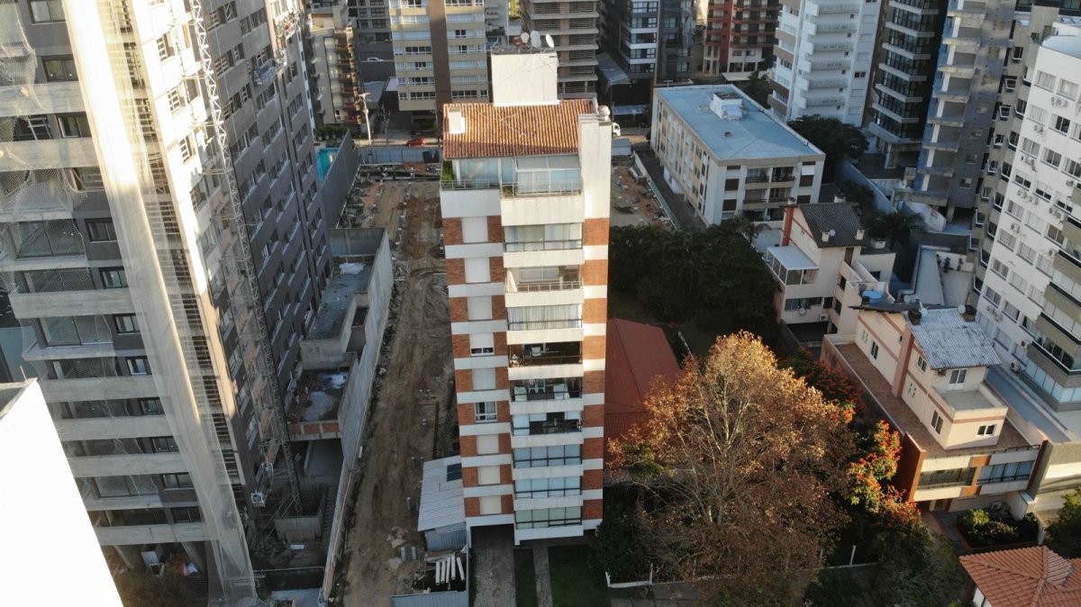 Imagem do imóvel Apartamento (cobertura) Número 1001, Do Edifício Solar Da Barra, Com Área Real Privativa De 275,27m², E Duas Vagas De Garagem, Com Terraço, Localizado Na Cidade De Torres/rs.
