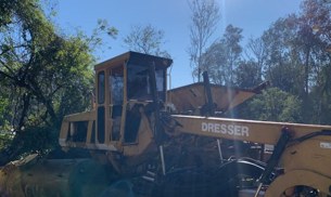 LOTE 011 - MOTONIVELADORA DRESSER R835