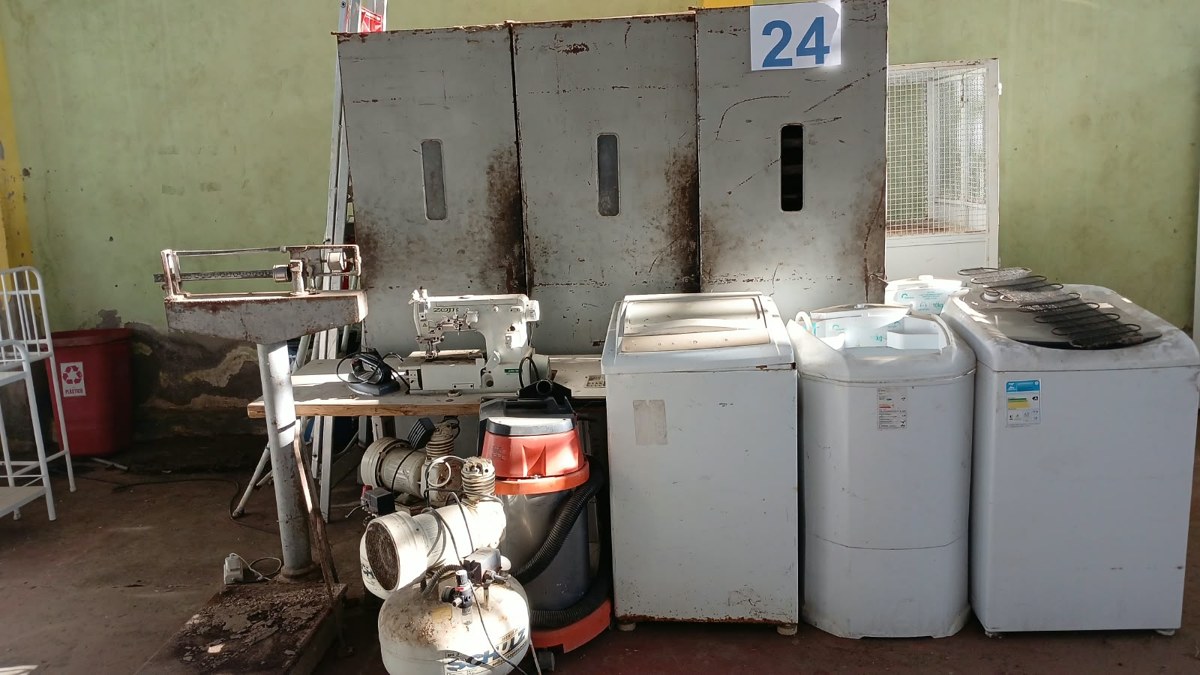 LOTE 024 - SUCATA DE MÁQUINAS